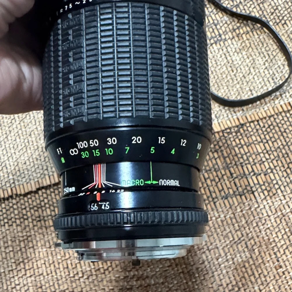 Sigma Beauty Sleek Black Camera Lens